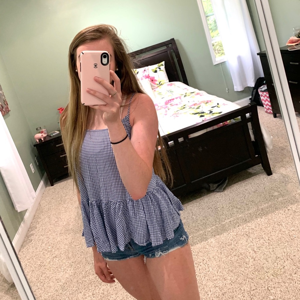 Navy and white tank🌟